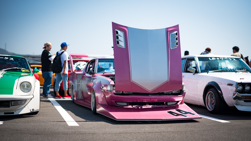 Big wing, big splitter, widebody, and flashy paint. Perfect